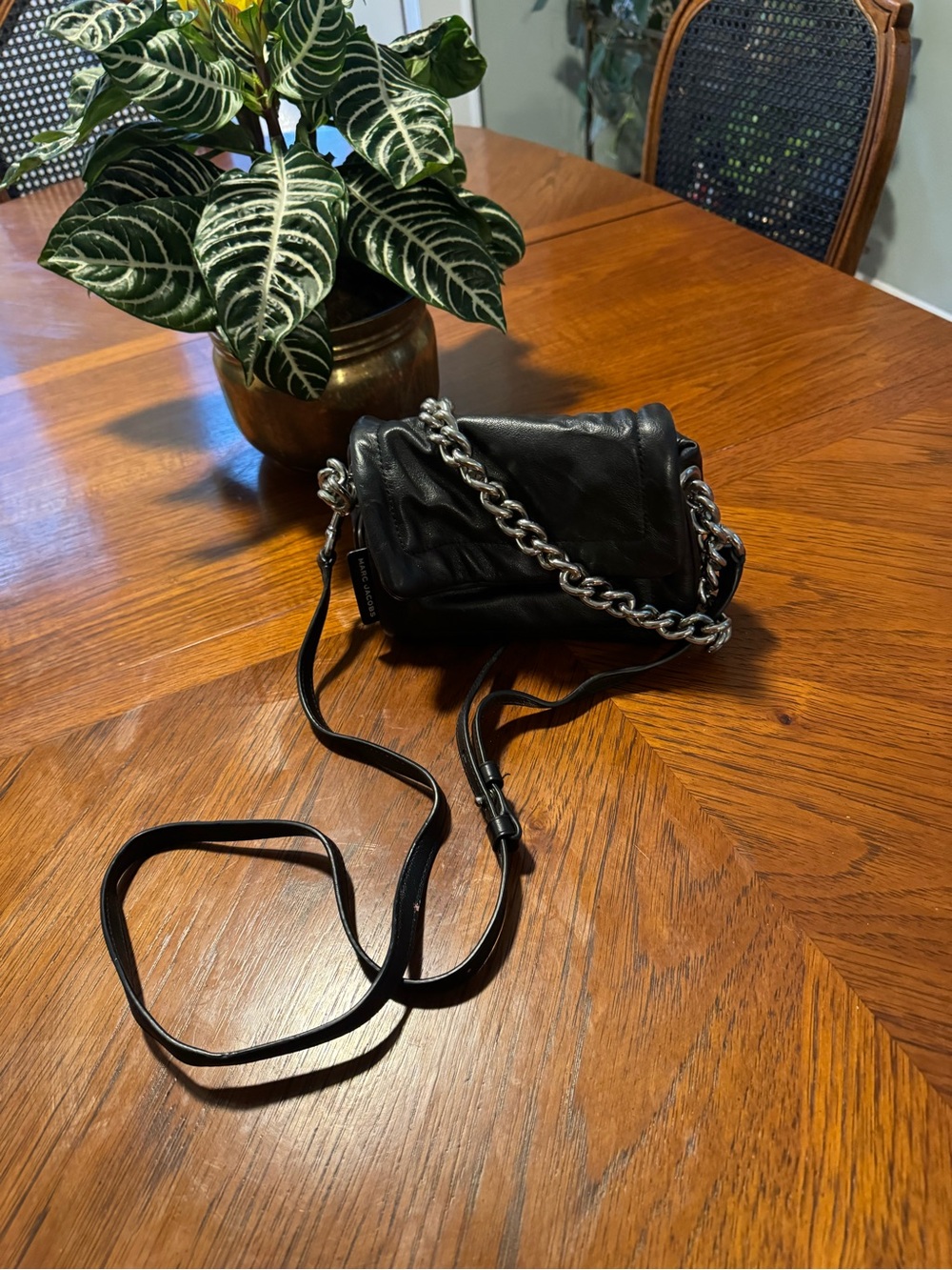 Marc Jacobs Black Leather Cushion Crossbody with Silver Chain - Picture 3 of 6